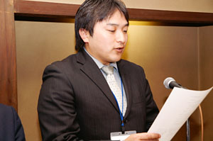 綱領朗読は中山氏