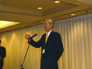 藤木直前会長による乾杯の挨拶