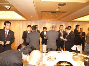 名刺の交換会が始まりました