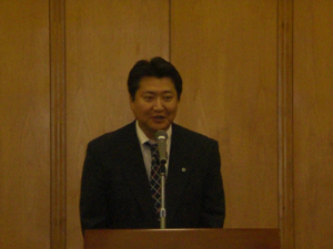 新入会員の塩入卓也さん